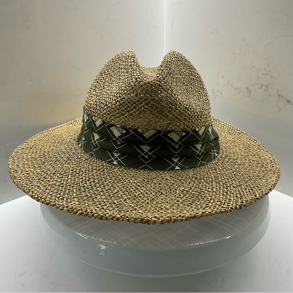 Straw safari sunhat with ribbon 
One size (22.75” circumference)